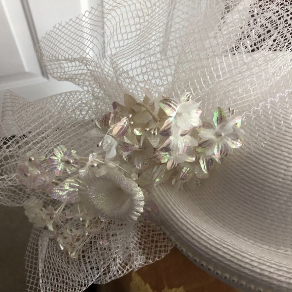 Ladies White Hat With Pearls And Bow